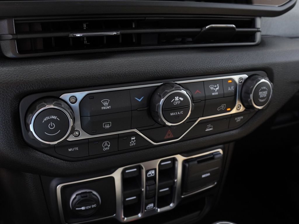 New 2026 Bright White Clear-Coat Exterior Paint Jeep Sport image 14