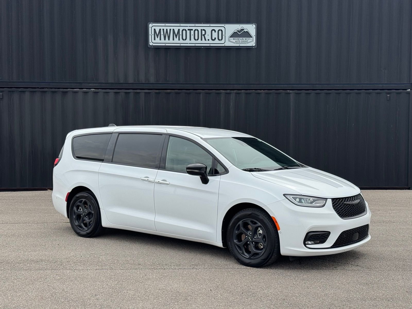 2024 Chrysler Pacifica PHEV