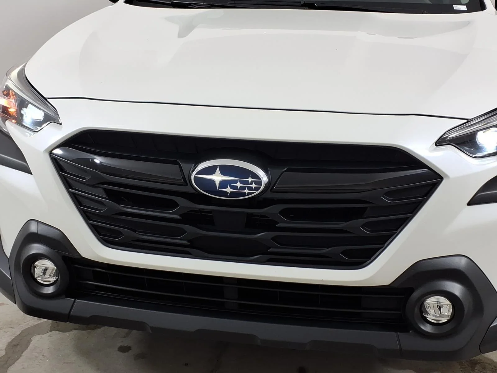 Certified Used 2025 Crystal White Pearl Subaru Onyx Edition image 18
