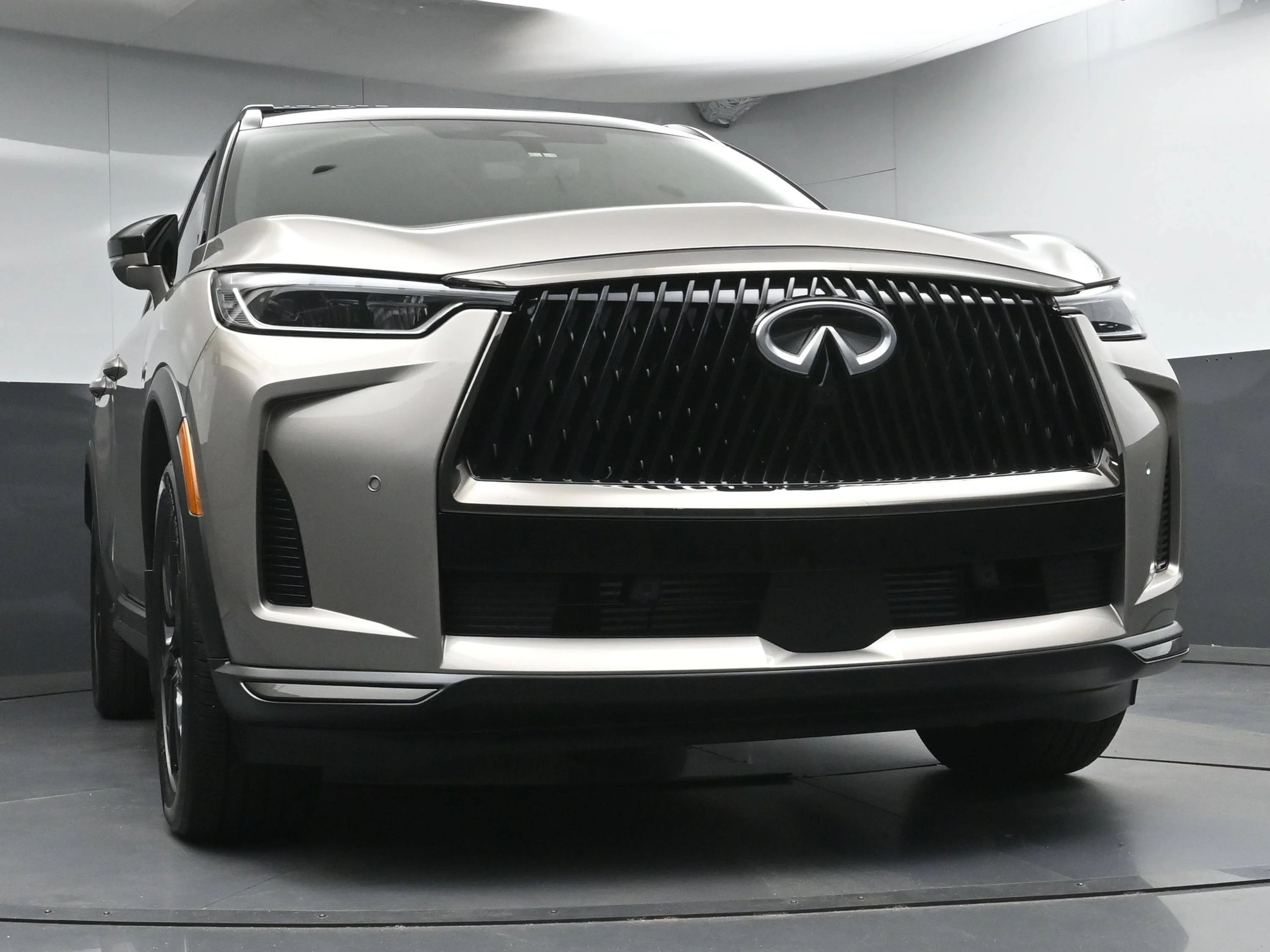 Used 2026 Warm Titanium/Black Obsidian INFINITI AUTOGRAPH image 33