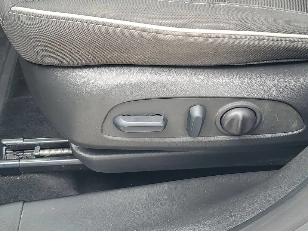 Used 2023 STERLING GRAY METALLIC Chevrolet LT image 19