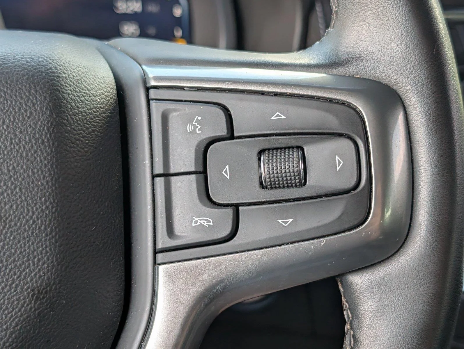 Used 2023 Summit White Chevrolet Z71 image 26