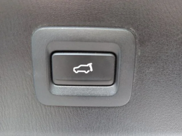 Used 2018 Blue Mazda Grand Touring image 17