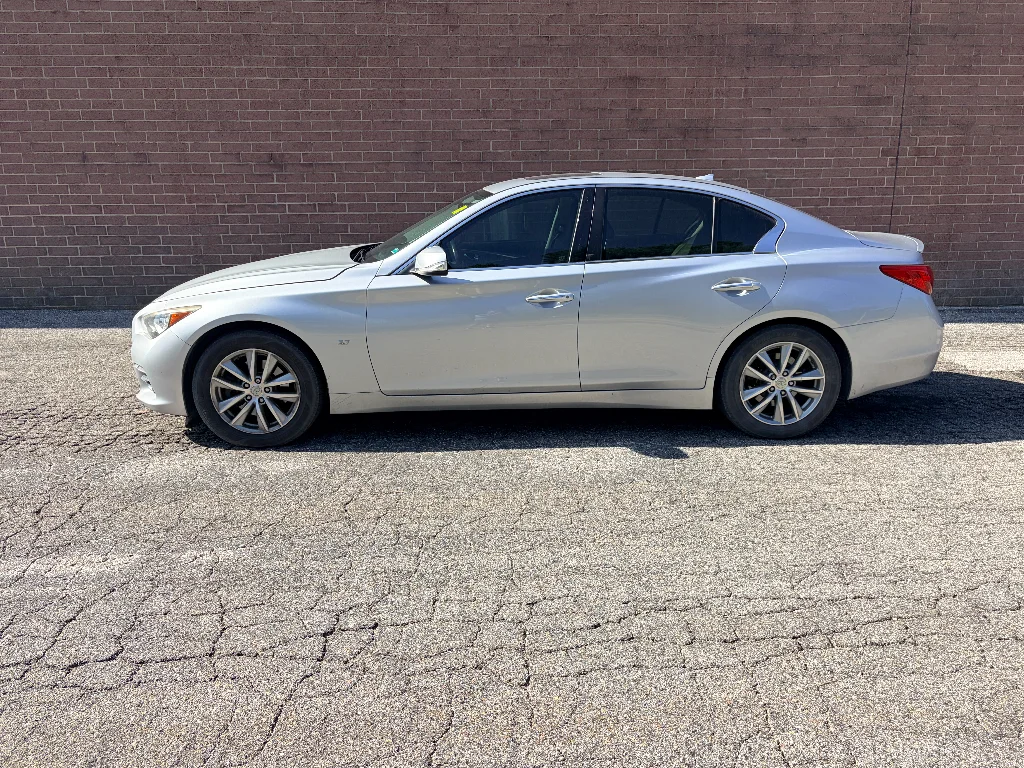 Used 2015 Liquid Platinum INFINITI Premium image 2