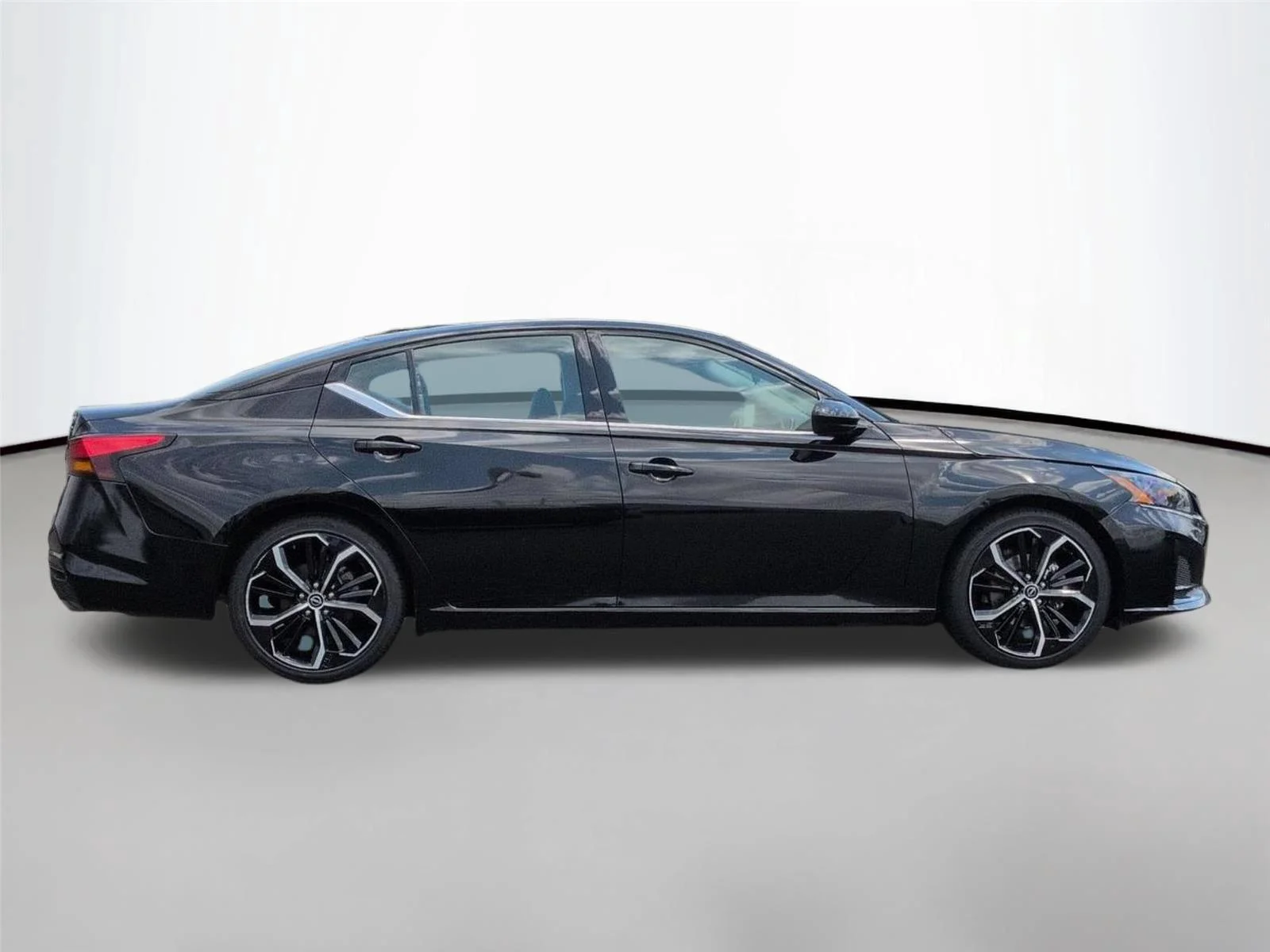 Used 2024 Super Black Nissan 2.5 SR image 6