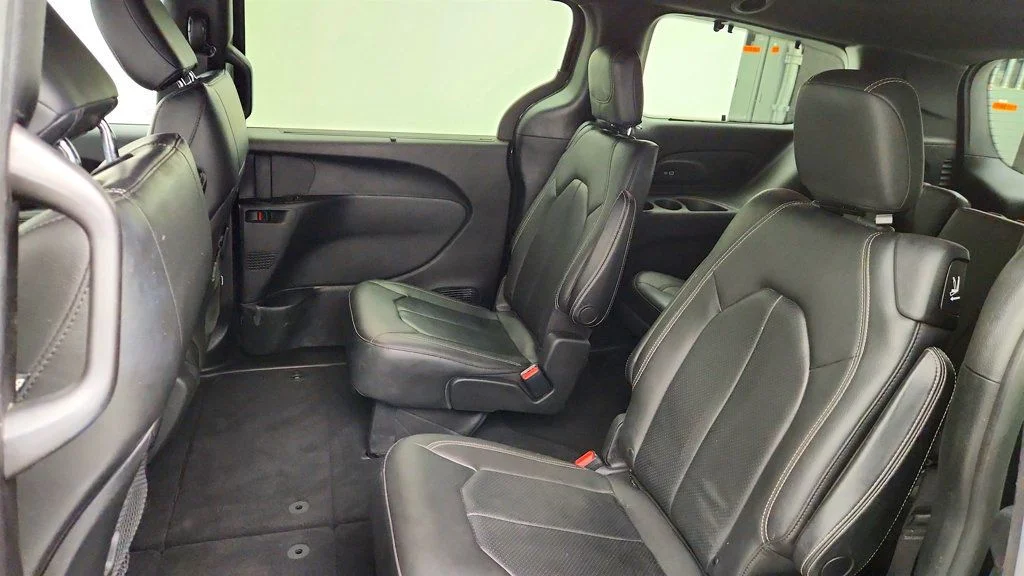 Used 2021 Brilliant Black Crystal Pearlcoat Chrysler Touring L AWD w/ Premium & Safety Sphere Group image 21