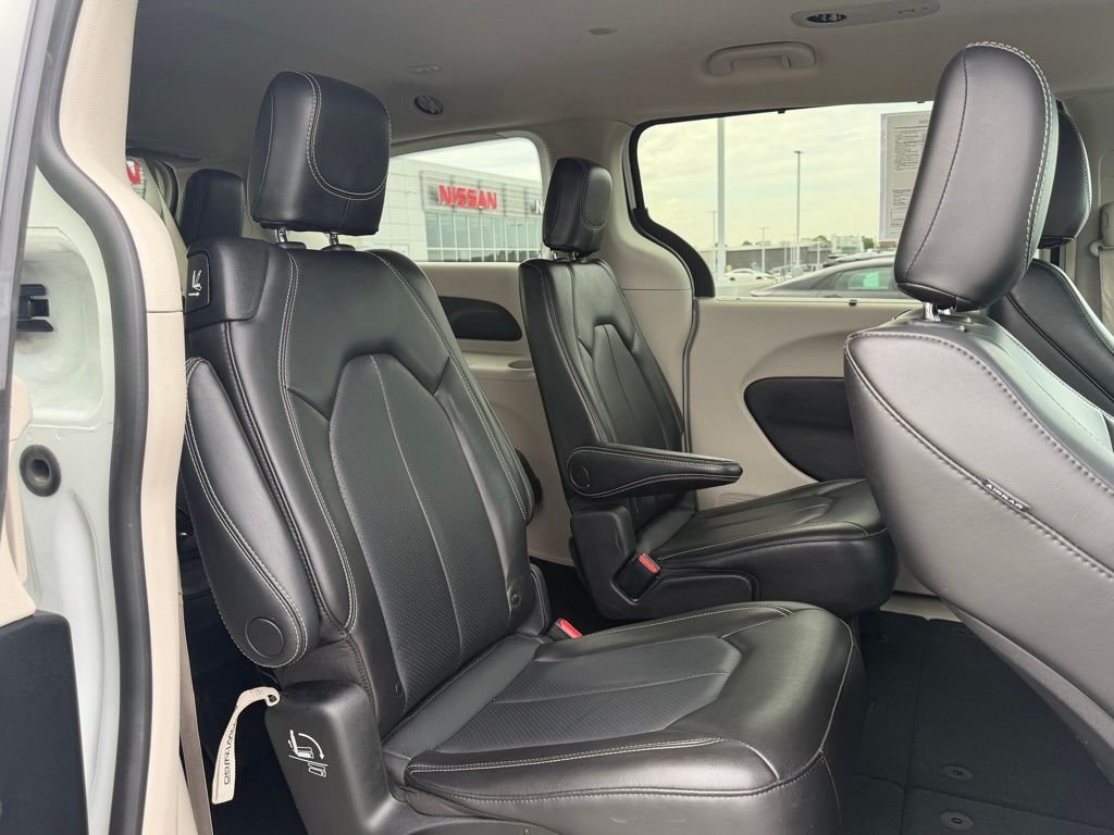 Used 2023 White Chrysler Touring L image 18
