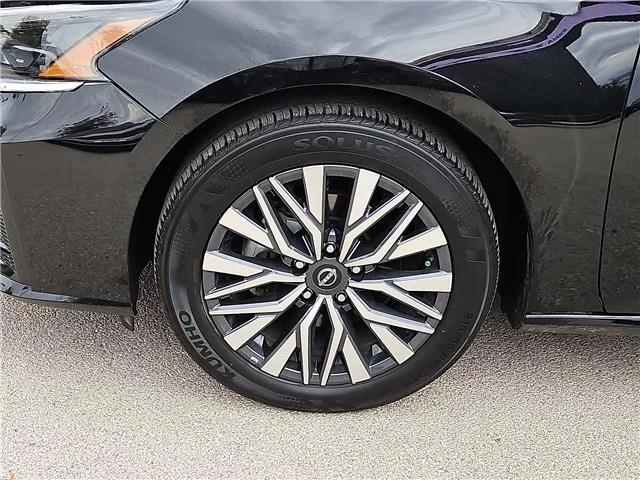 Used 2025 Super Black Nissan SV image 7