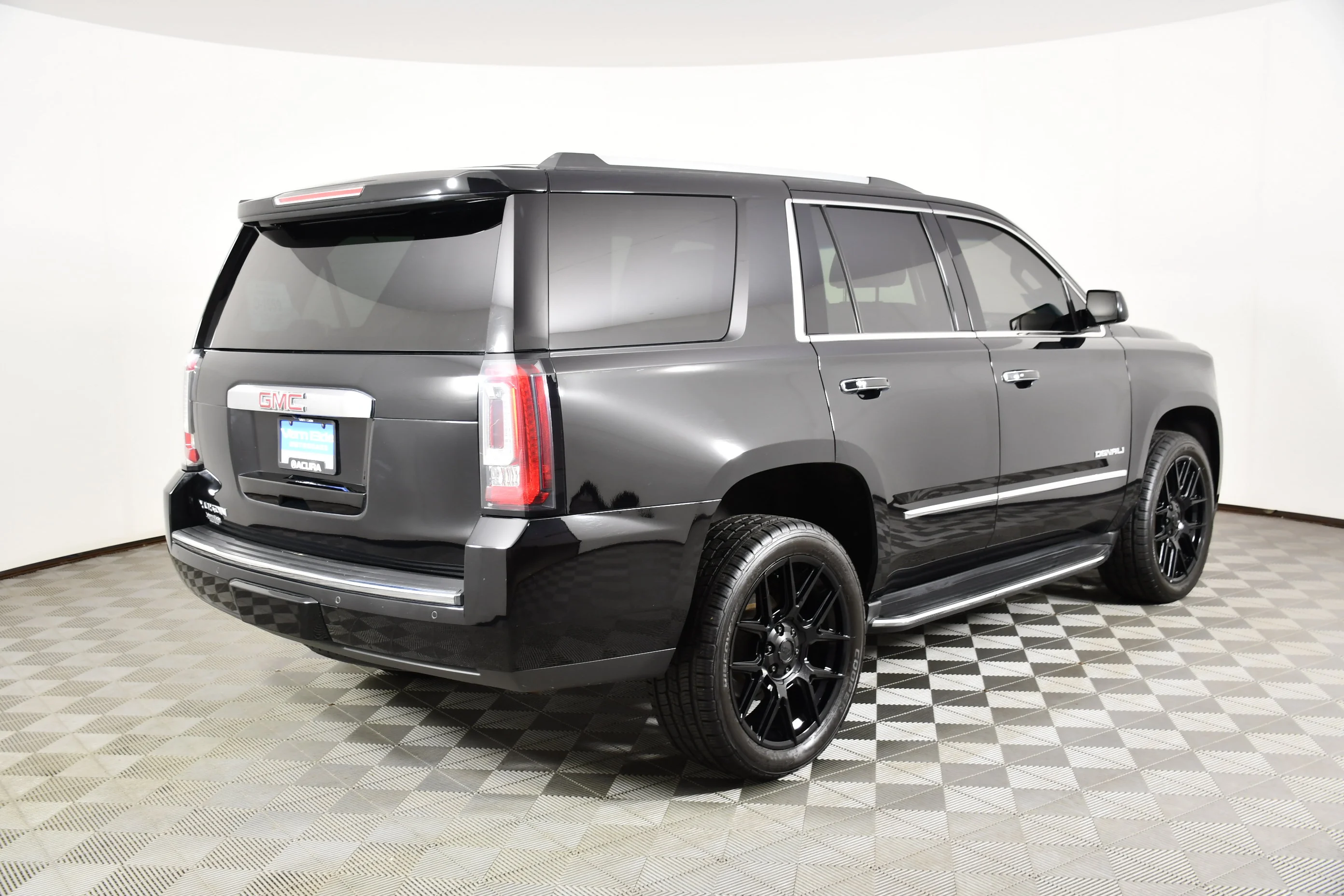Used 2018 Onyx Black GMC Denali image 6