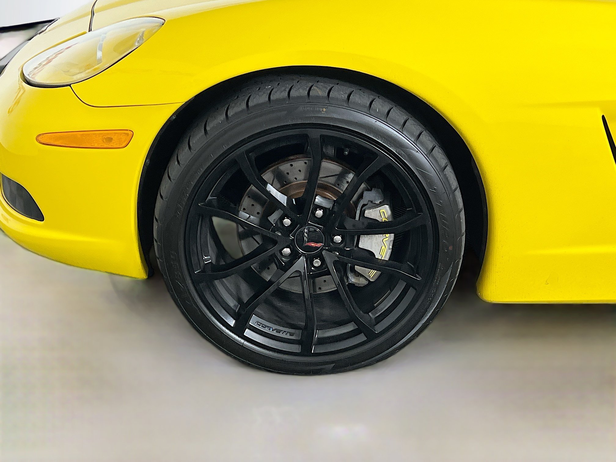 Used 2007 Velocity Yellow Tintcoat Chevrolet 2DR CPE image 23