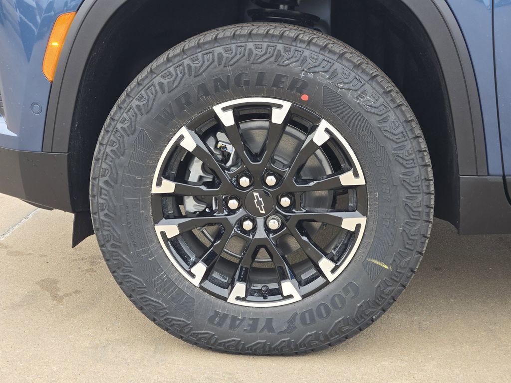 New 2026 Lakeshore Blue Metallic Chevrolet Z71 image 19