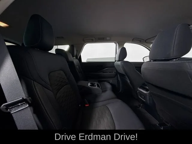 2025 Nissan Pathfinder SV - Photo 28