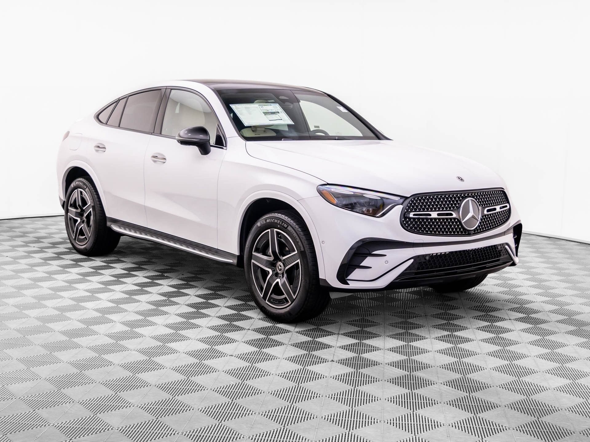 New 2027 MANUFAKTUR Moonlight White Metallic Mercedes-Benz GLC 300 Coupe image 49