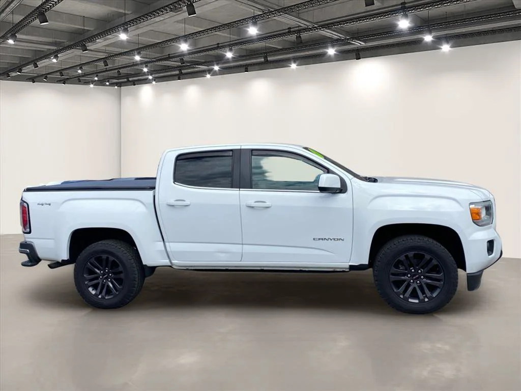 Used 2019 Summit White GMC 4WD SLE image 8