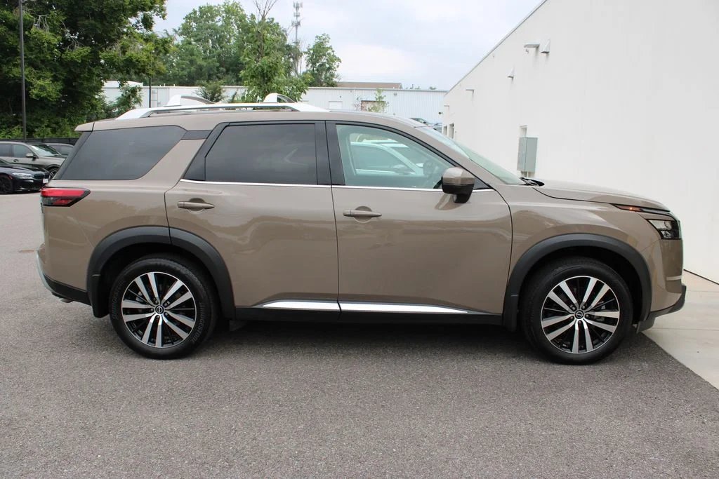 Used 2025  Nissan Platinum image 33