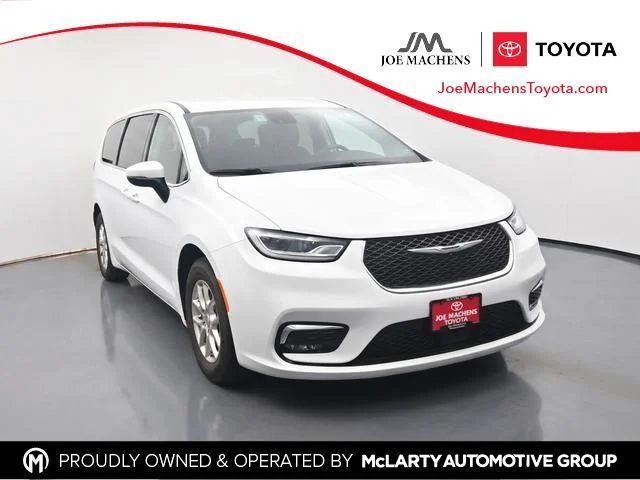 Used 2023 White Chrysler Touring L image 1