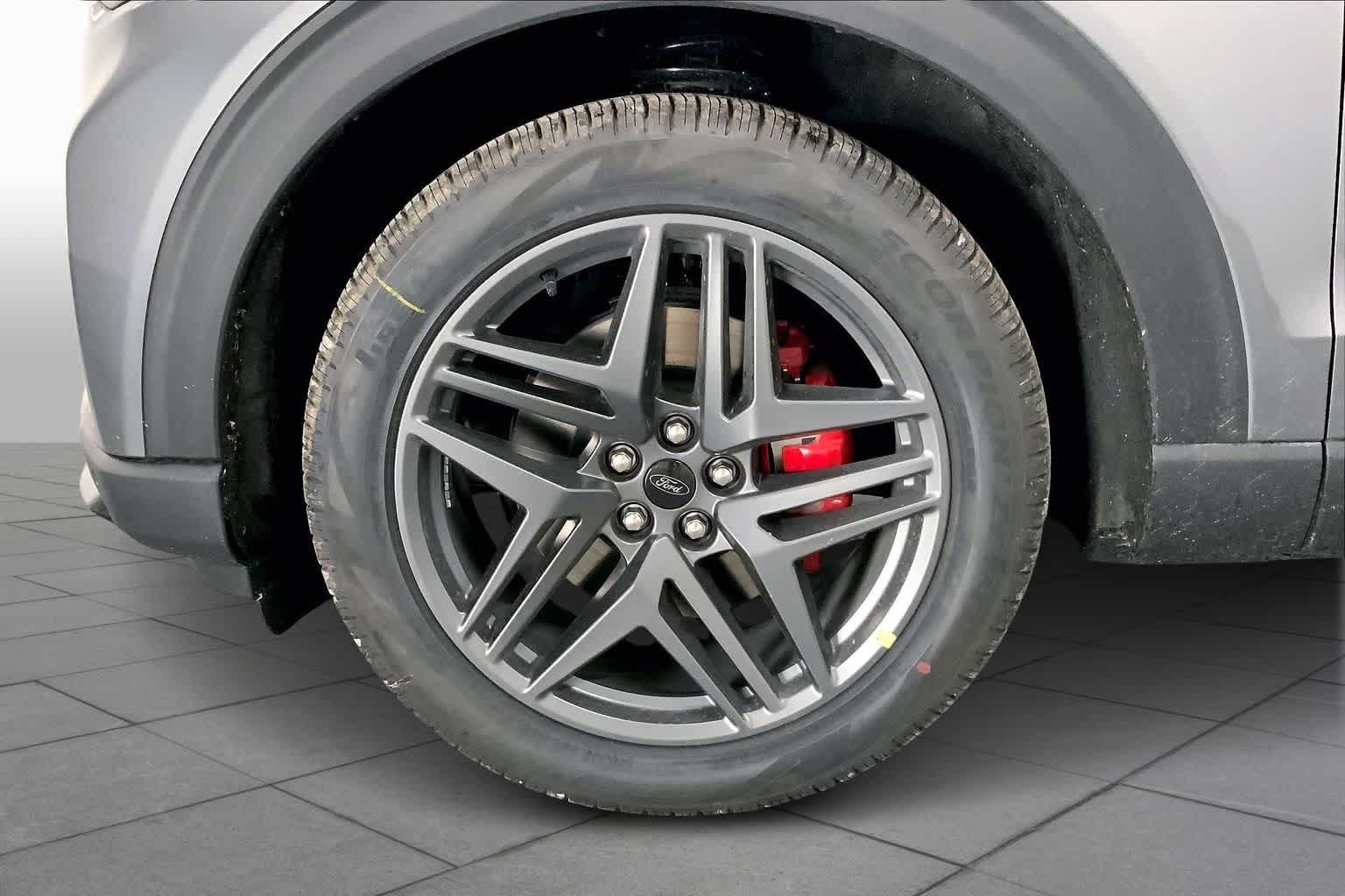 Used 2025 Carbonized Gray Ford ST image 10