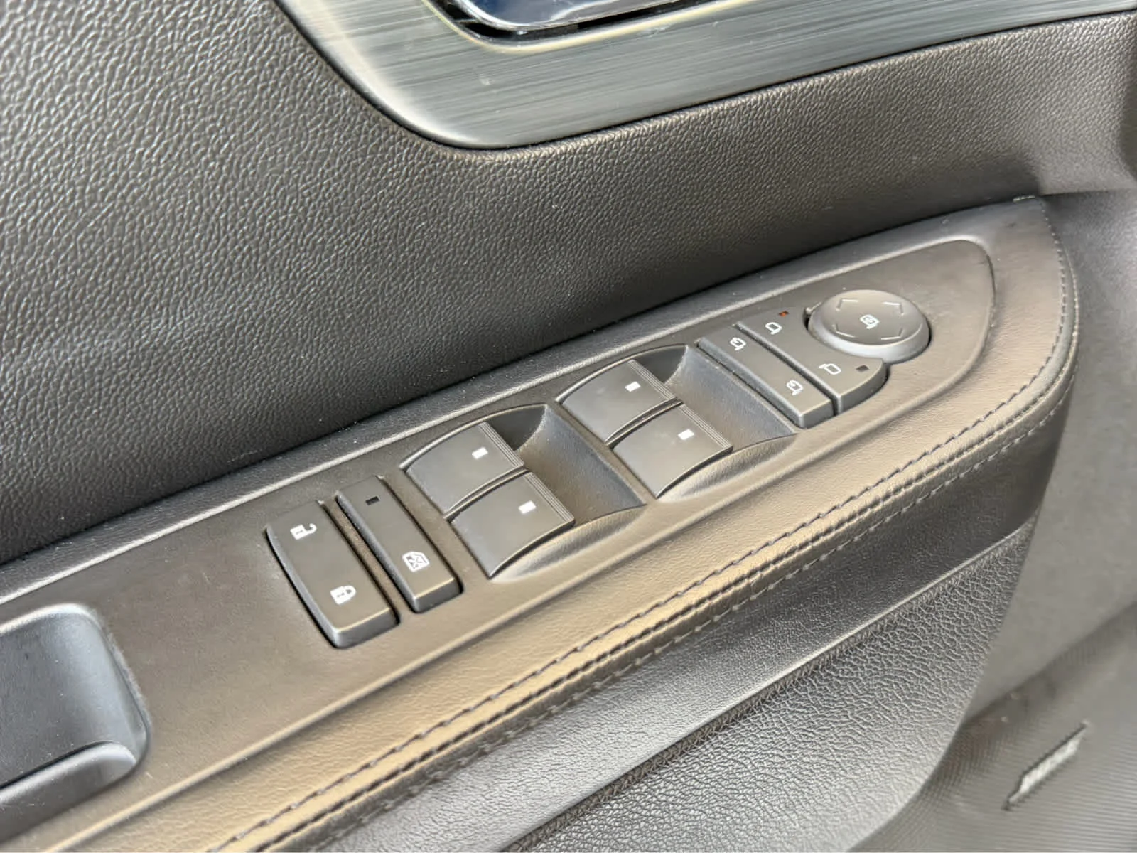 Used 2009 Silver Ice Metallic HUMMER SUV Luxury image 22