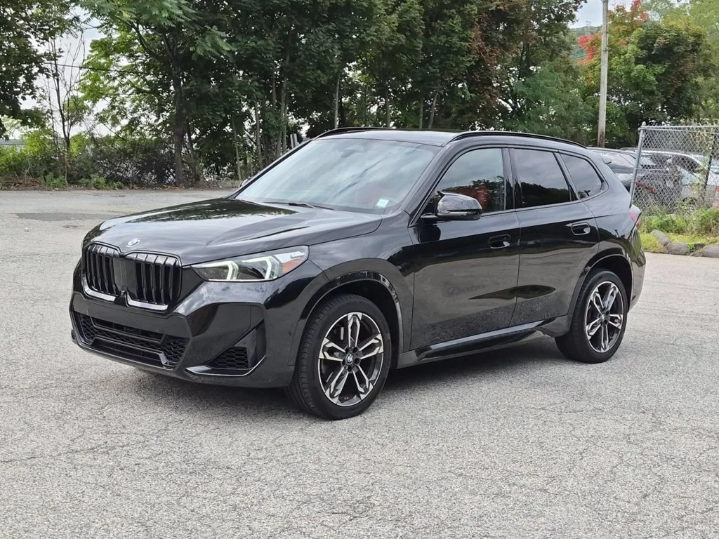 Used 2023 Black BMW xDrive28i image 10