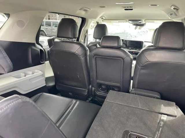 Used 2022 Black Kia EX image 15