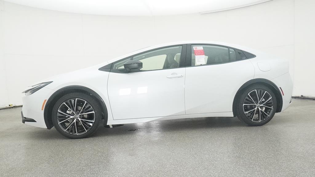 New 2025 Wind Chill Pearl Toyota XLE image 14