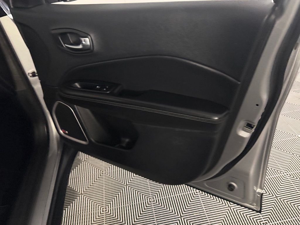 Used 2019 Silver Jeep Limited image 32