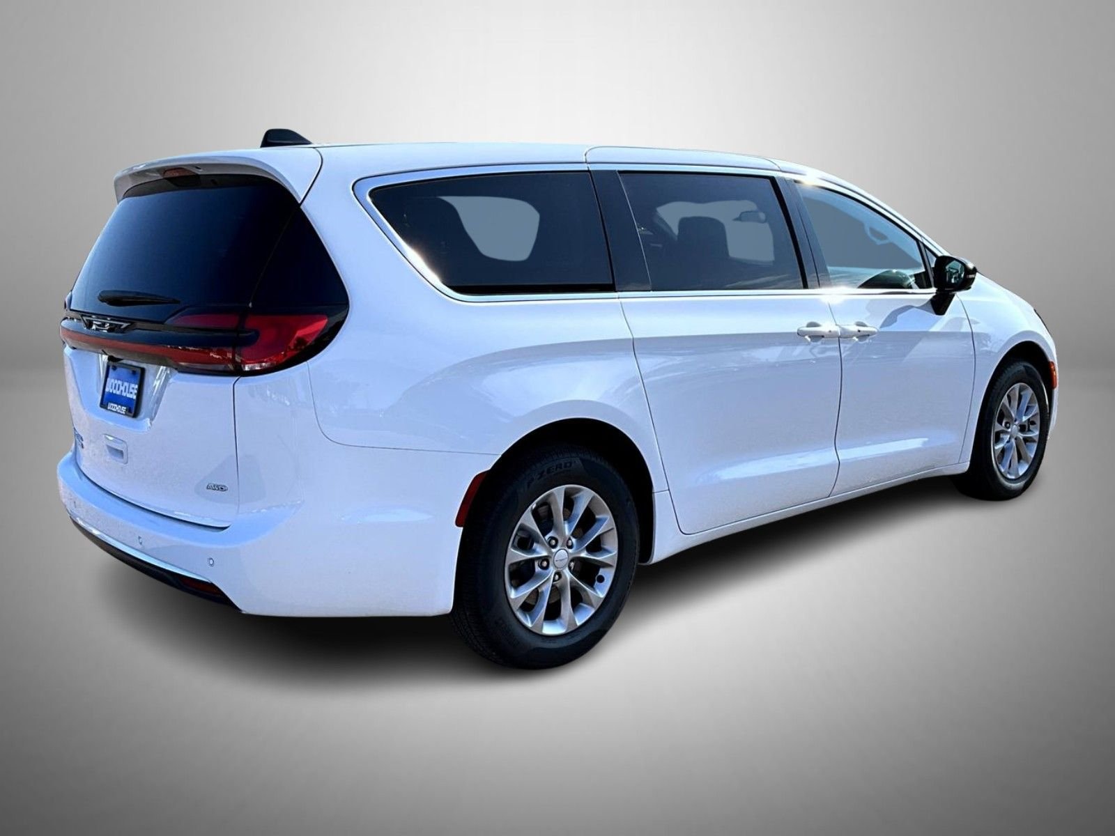 New 2027 Bright White Clear-Coat Exterior Paint Chrysler Select image 5