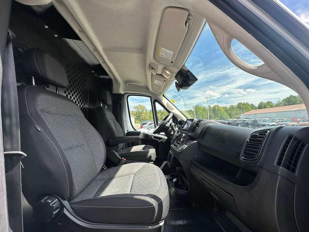Used 2025 White Ram Base image 24