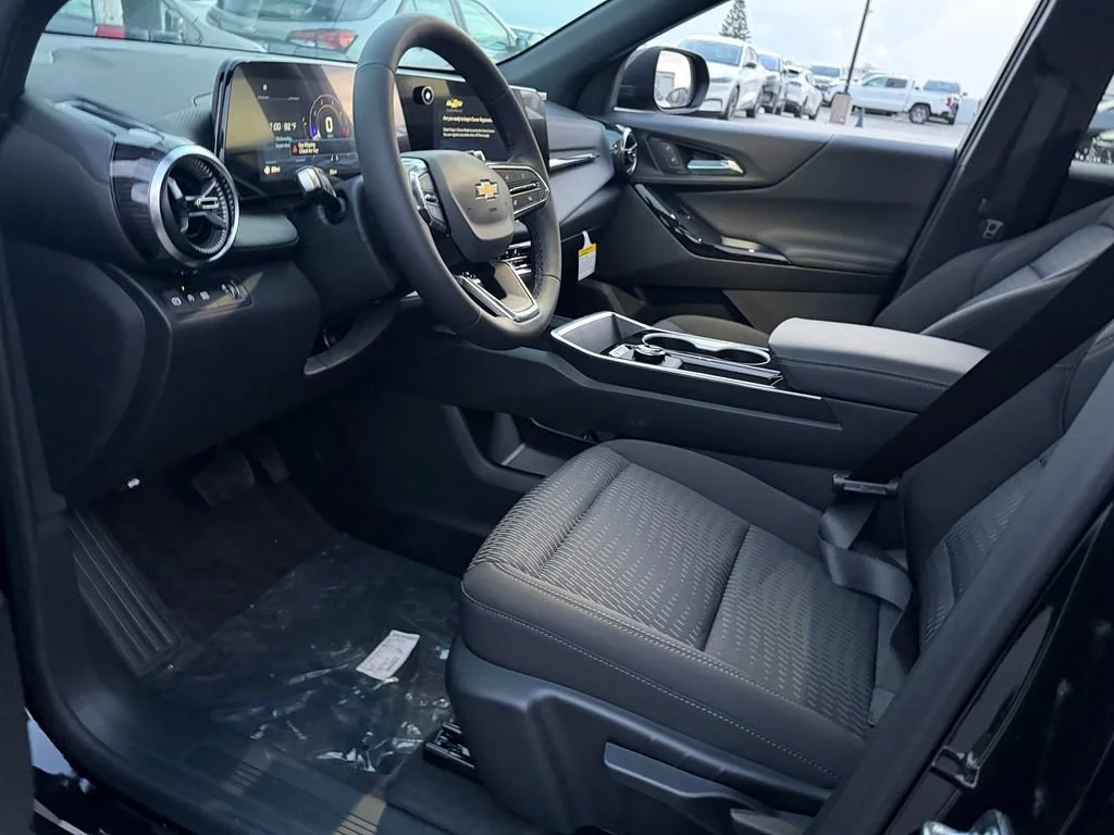 New 2027 Mosaic Black Metallic Chevrolet LT image 11