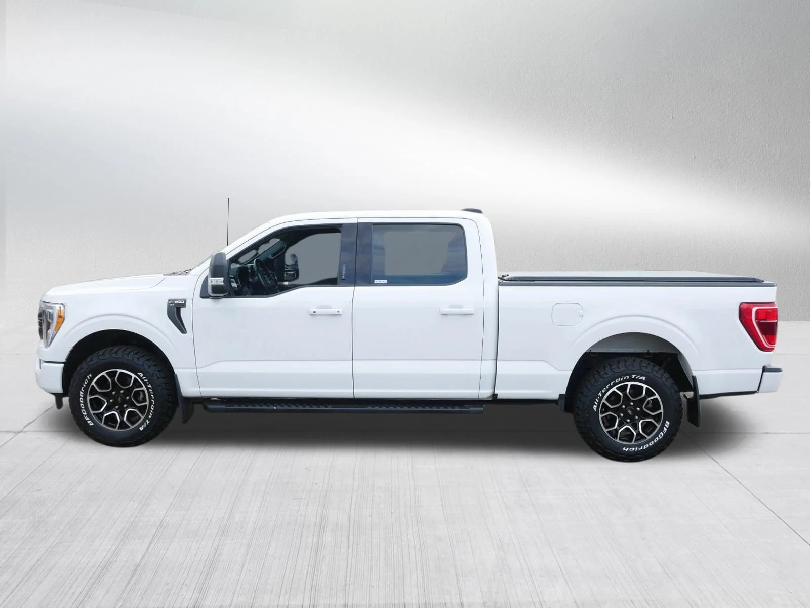 Certified Used 2021 Oxford White Ford XLT image 4