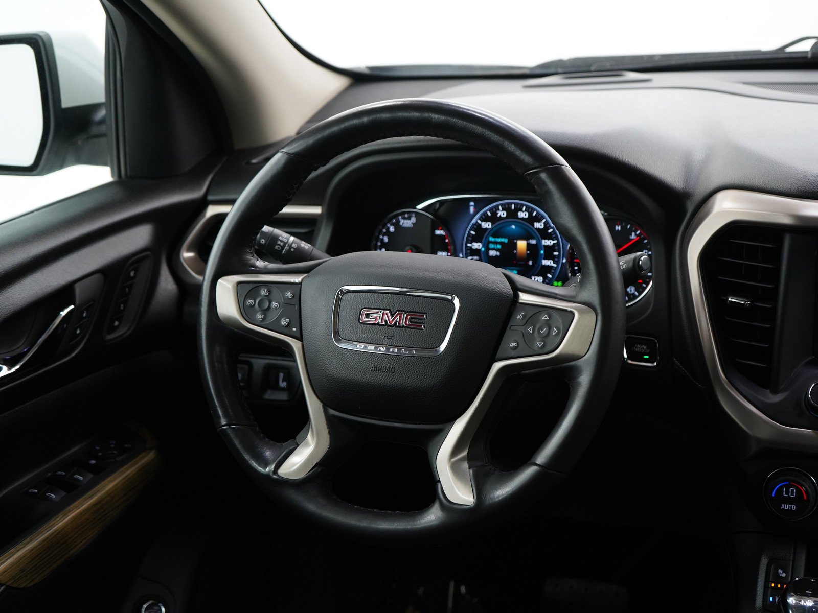 Used 2018 White Frost Tricoat GMC AWD 4dr Denali image 14