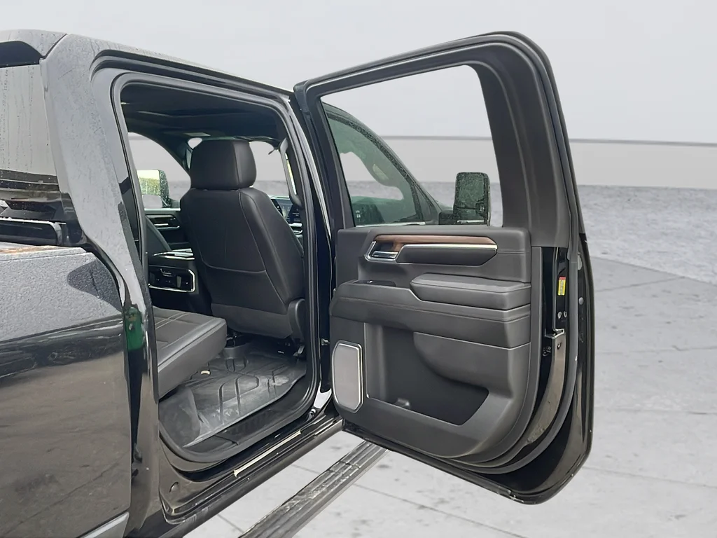 Used 2024 Black Chevrolet High Country image 41