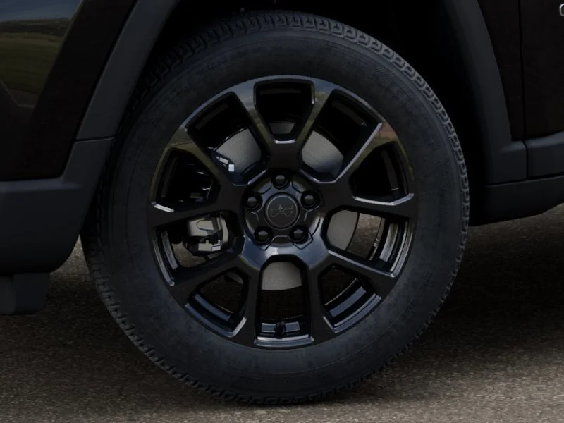 New 2026 Diamond Black Crystal Pearlcoat Jeep Latitude Altitude image 8