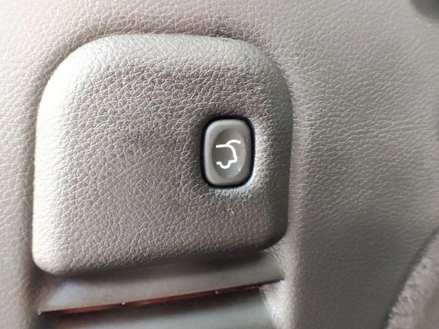Used 2019 Red Jeep Limited image 34