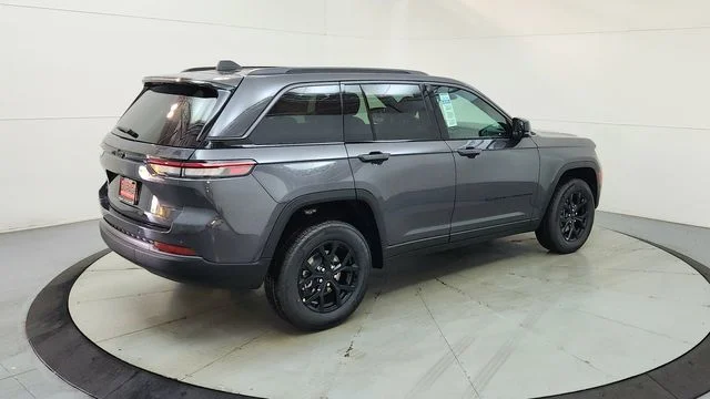 New 2026 Baltic Gray Metallic Clearcoat Jeep Altitude image 10