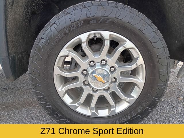Used 2025 Black Chevrolet LT image 18