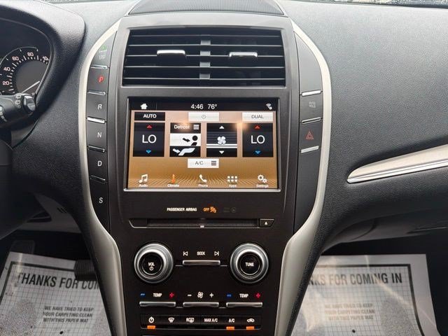 Used 2017 Ingot Silver Lincoln Premiere image 24