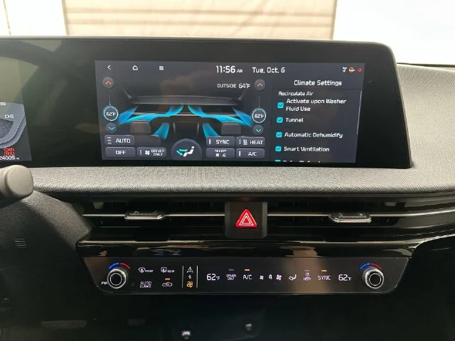 Used 2022 Gray Kia Wind image 24