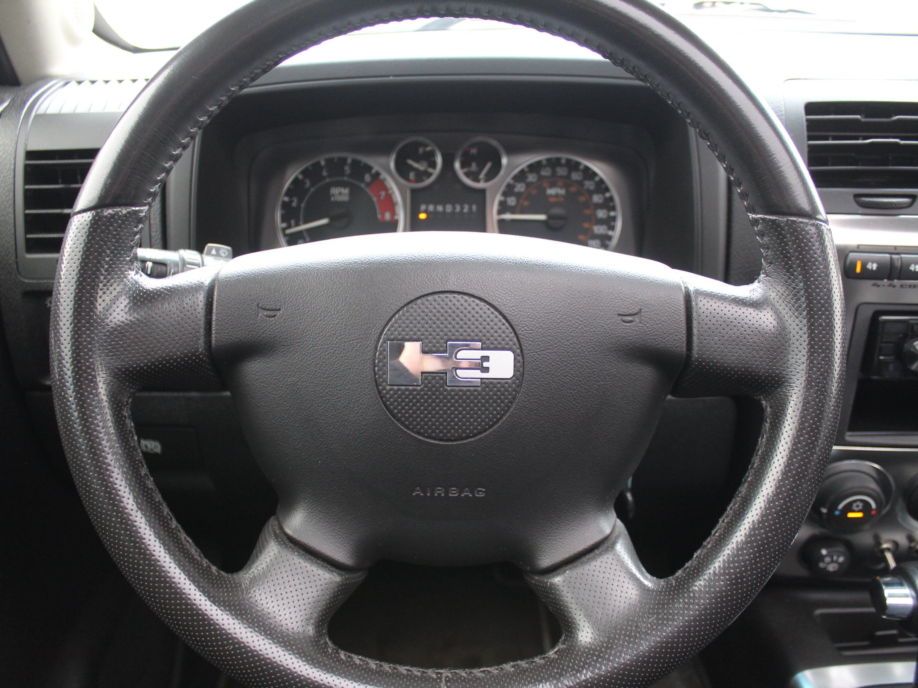 Used 2007 Boulder Gray Metallic HUMMER SUV image 16