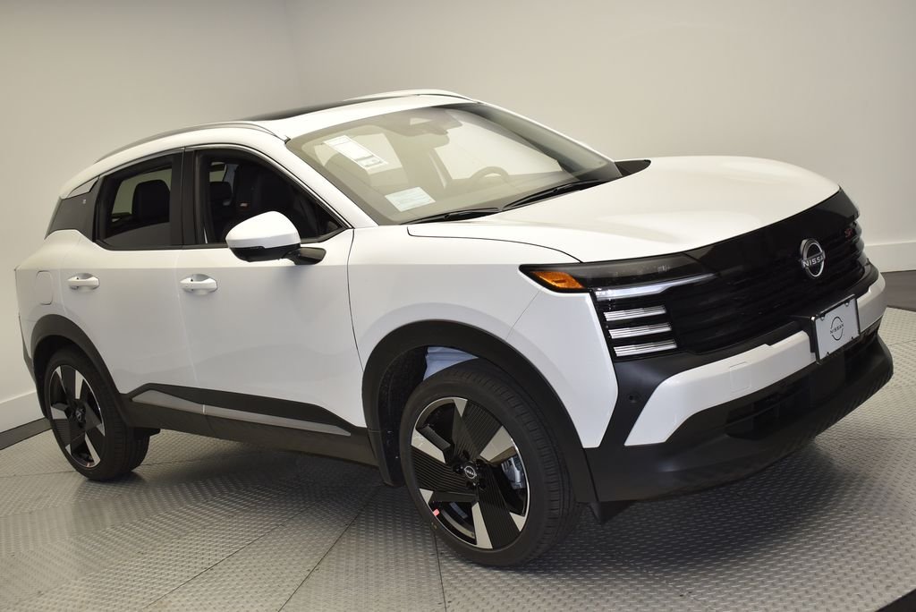 Certified Used 2025 White Nissan SR image 3