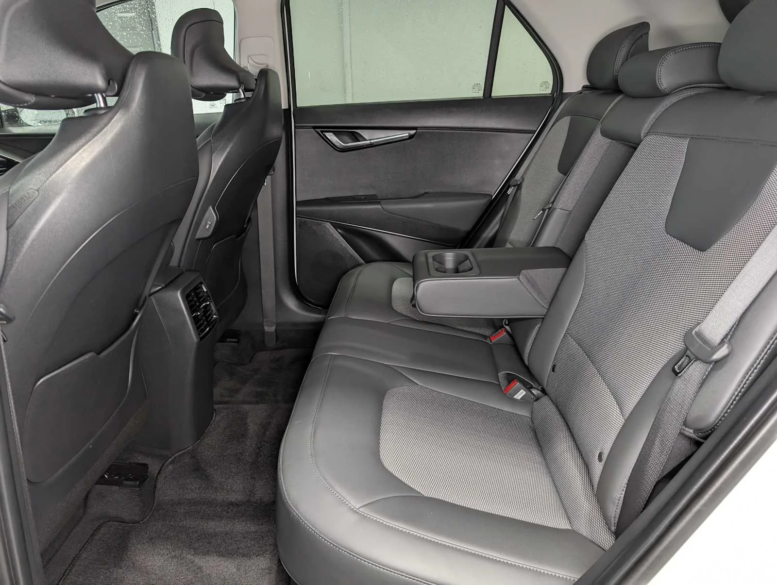 Used 2024 Snow White Pearl Kia EX image 21