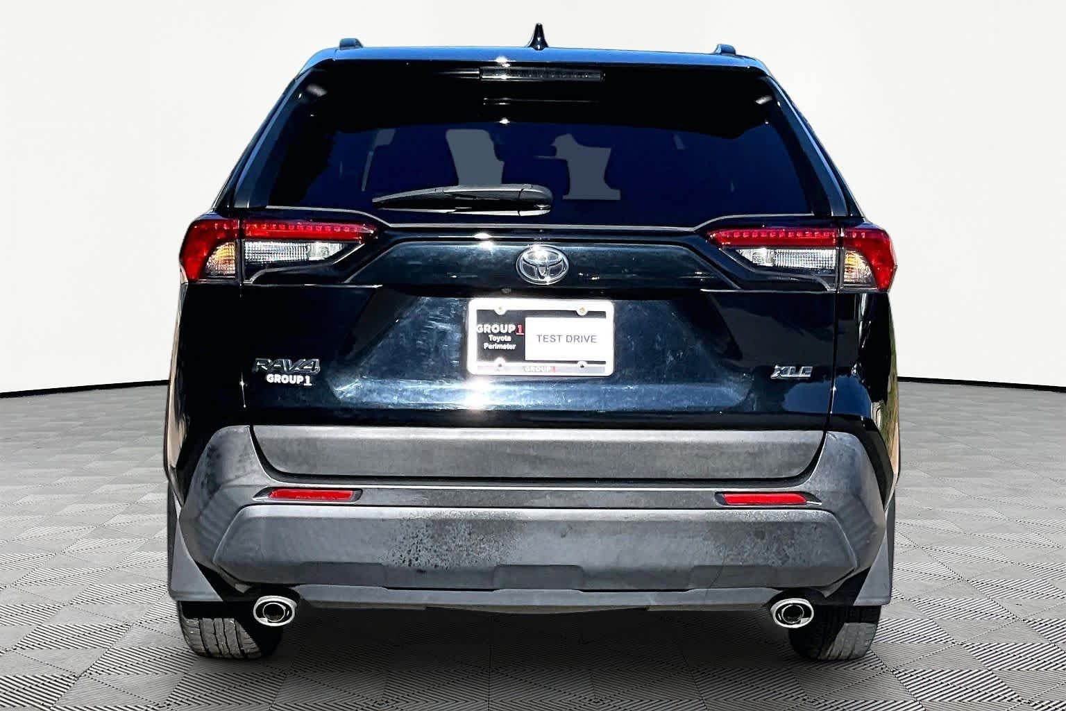Used 2022 Midnight Black Metallic Toyota XLE image 5