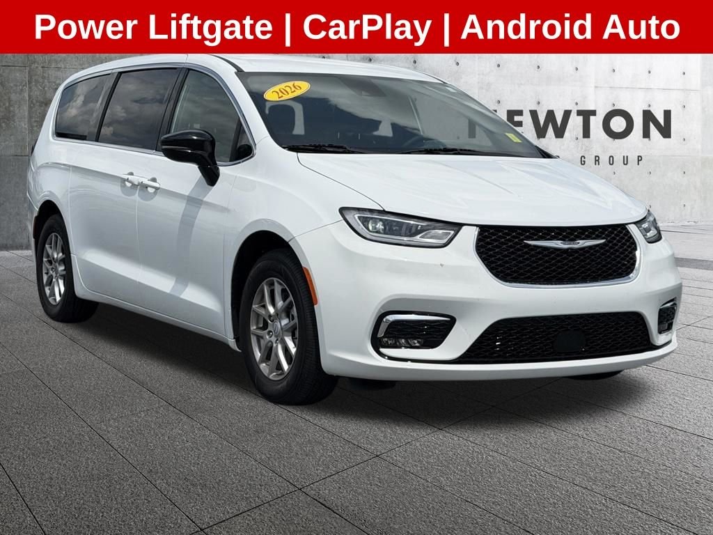 2026 Chrysler Pacifica Select's photo
