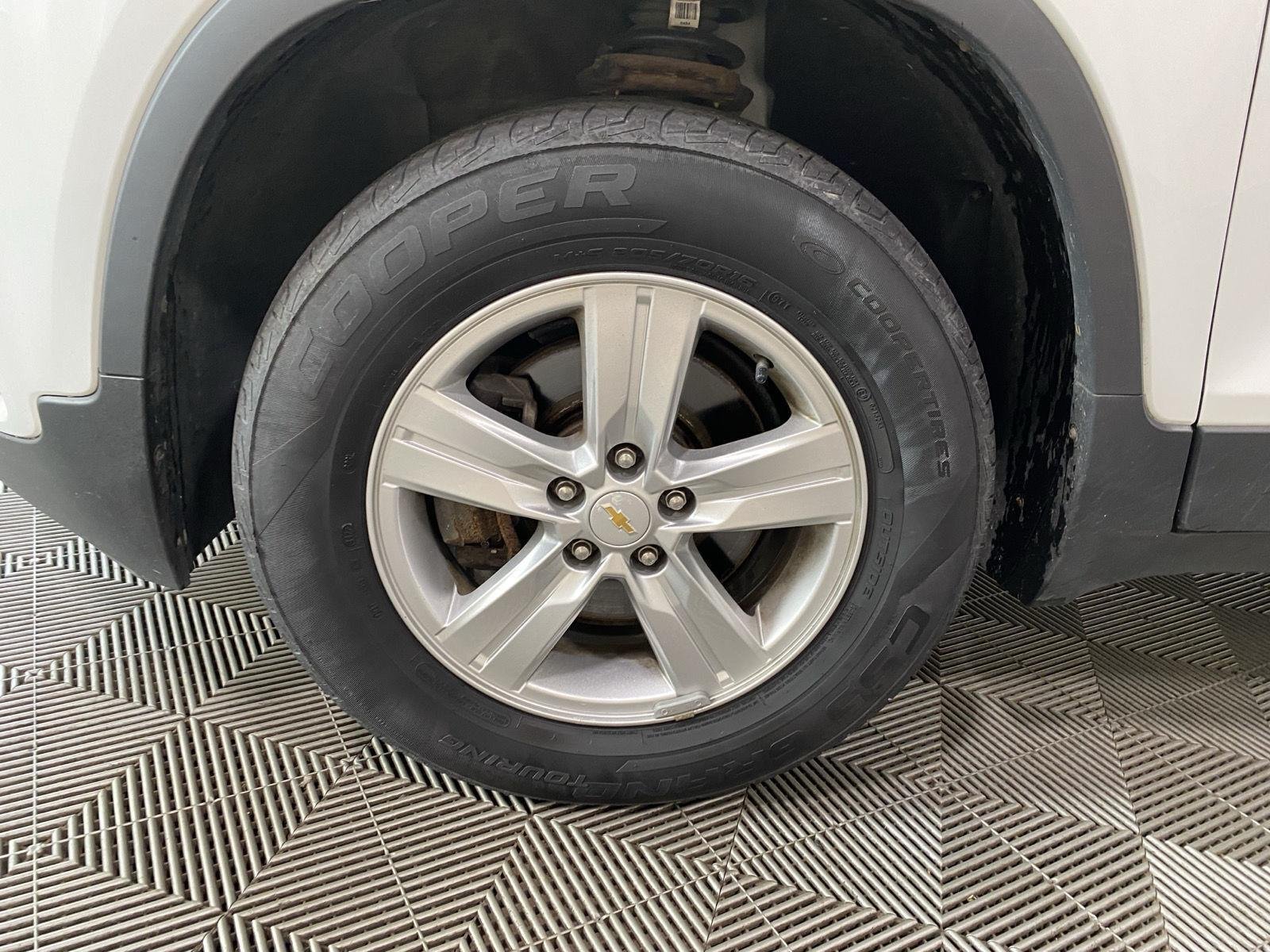 Used 2019 Summit White Chevrolet LT image 10
