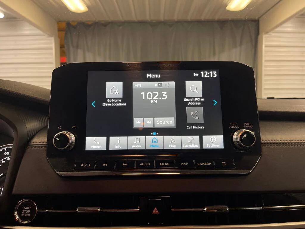 Used 2024 Labrador Black Pearl Mitsubishi SE image 9