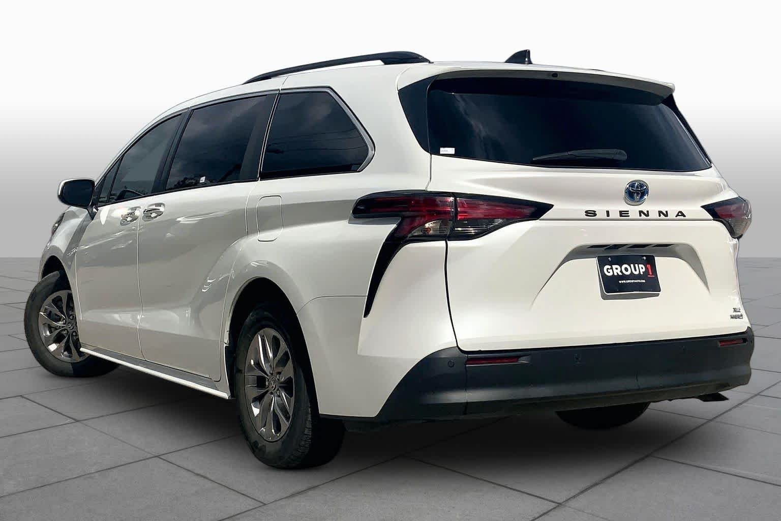 Used 2022 Wind Chill Pearl Toyota XLE image 12