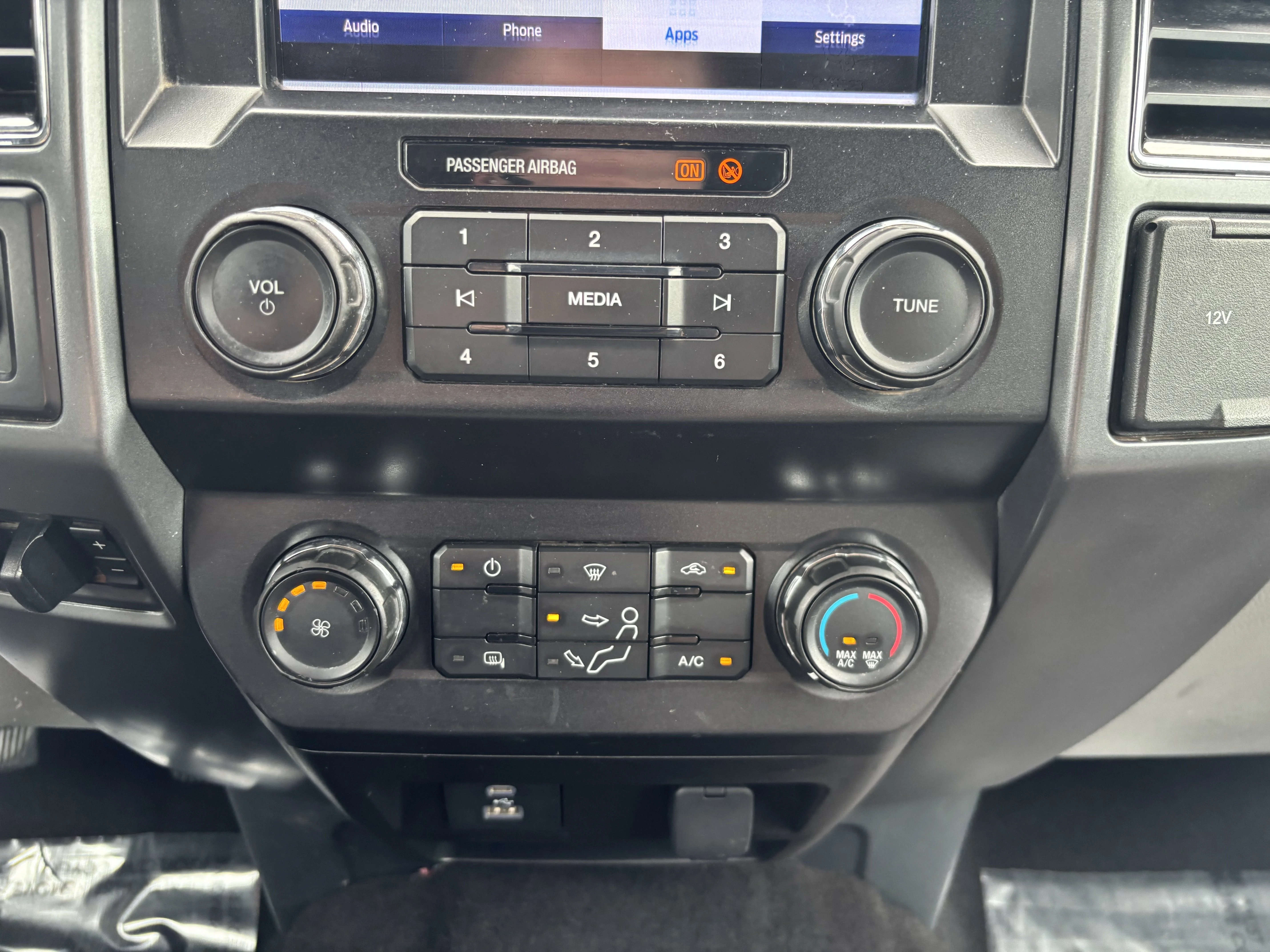 Used 2022 Oxford White Ford XLT image 56