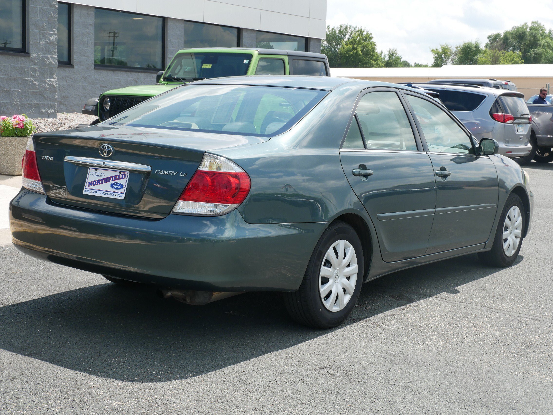 Used 2005 Gray Toyota LE image 8