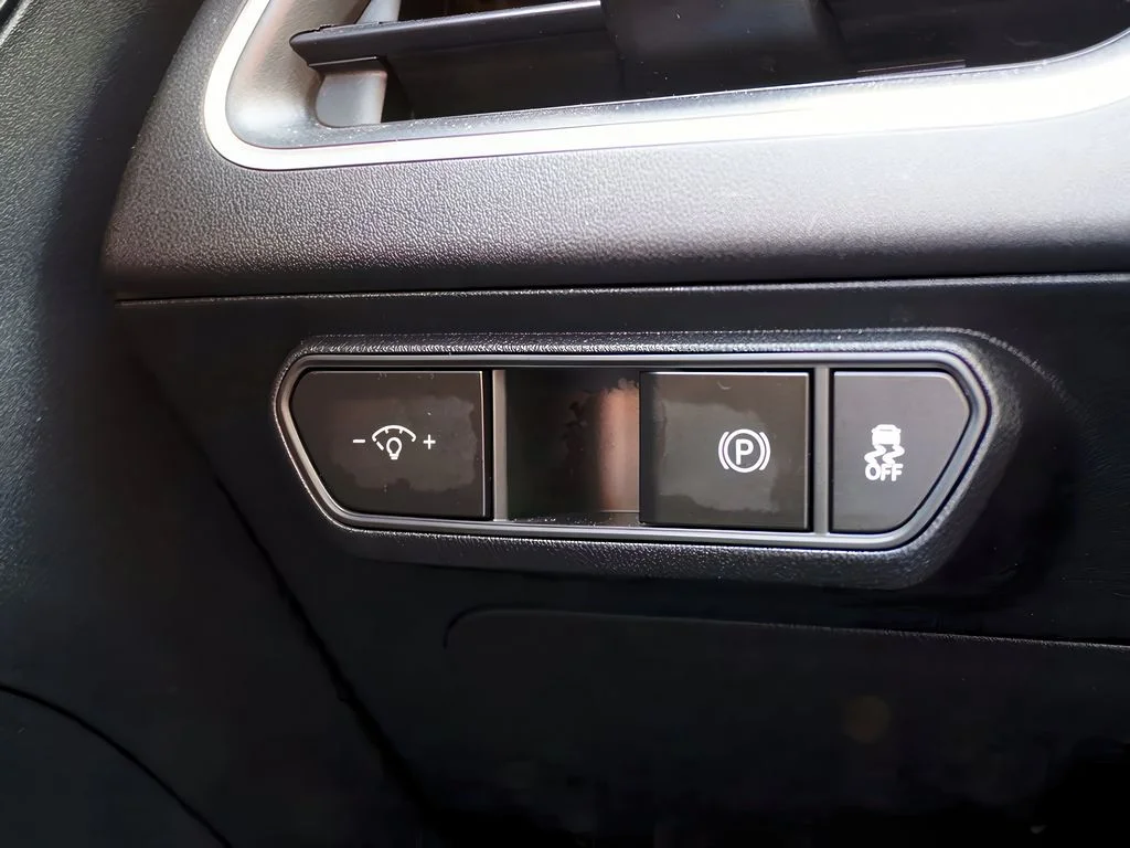 2025 Kia K4 LXS - Photo 24