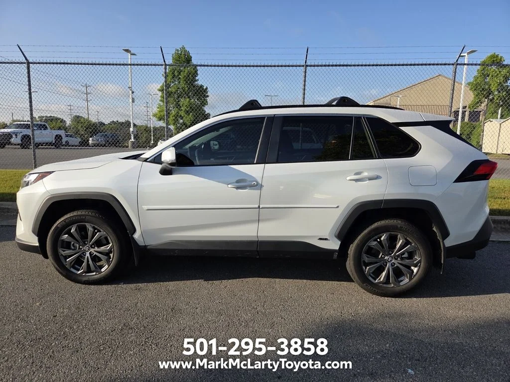 Used 2024 Beige Toyota XLE Premium image 9